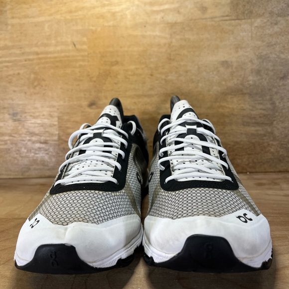 On CloudRush CUSHIONED Womens Size 10 Trail Running Shoes Sneakers Black White - Picture 2 of 13
